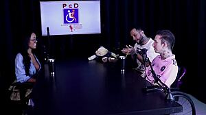 Morena gostosa sensualizes on stripper showing big beautiful tits