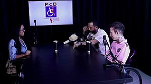 Morena gostosa sensualizes on stripper showing big beautiful tits