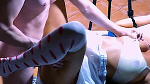 la estudiante dice, seduzco al profesor y lo follo en su casa.