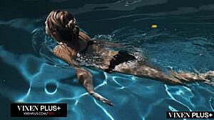 维克斯普拉斯莱娜保罗在群交乳交中达到极限