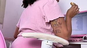 i'm a curvy girl working eating and farting