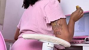 i'm a curvy girl working eating and farting