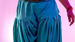 18 year indian girl video leaked showing her sexy body to boyfriend.