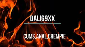 Dando placer a mi madrastra culona con sexo oral.