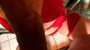 Novinha enteada escrava engasga e vomita fazendo garganta profunda com pica grossa boquete delicioso