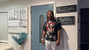 Delivery Guy Catches Horny Customer in Sticky Situation