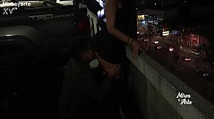 miroslava se deja chupar la chocha por un desconocido en un estacionamiento