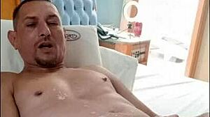 Enjoy a good cumshot in this amateur video.