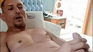 Enjoy a good cumshot in this amateur video.