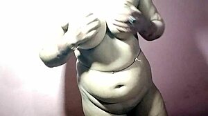 Hot Indian girlfriend gets fucked at home!