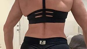 Bodybuilder wife flexes muscles for horny fans