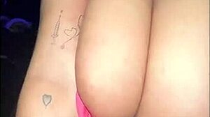 I fuck my sister-in-law's friend when I'm home alone, she has huge tits and a huge ass. Me follo a la amiga de mi cuñada cuando estoy solo en casa, tiene unas tetas y un culo enorme.