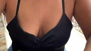 she's sucking in public for only 30 dollars, crazy 😲