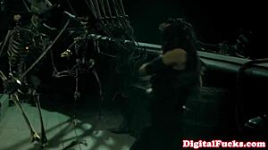 FFM Threeway Close-Up