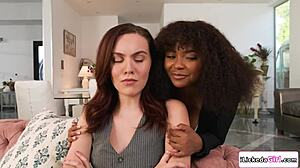 Intense Facesitting Fingering