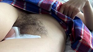 亚洲18+嫩妹亲热做爱