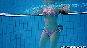 水下裸体秀身材！