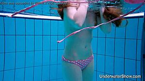 水下裸体秀身材！