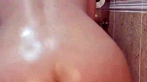 Blanca culona riding dildo