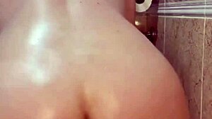 Blanca culona riding dildo