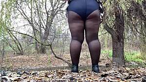 milf pees doggystyle