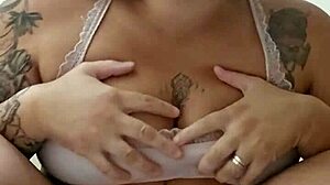 ruivinha squirting pee