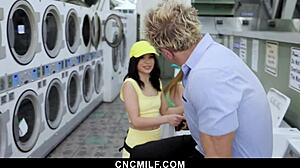 Freeuse Laundromat Fuck 😉