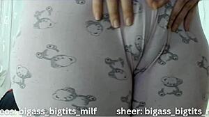 juicy camel toe showin'