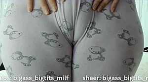 juicy camel toe showin'