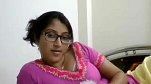 Pakistani Girl Web Playing