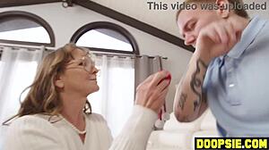 猛男狂干BBW胖妞