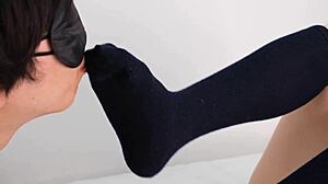 制服女子 足コキ