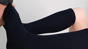 制服女子 足コキ