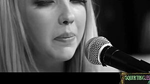 Milf Fingerbangs Teen