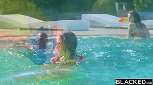 Penelope 泳池黑人大屌