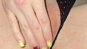 wife squirts fisting