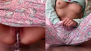 skinny squirting fingers