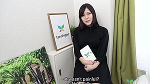 手指扣骚穴高潮喷水